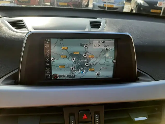 BMW X1 sDrive18i Executive 2017 Benzine 12