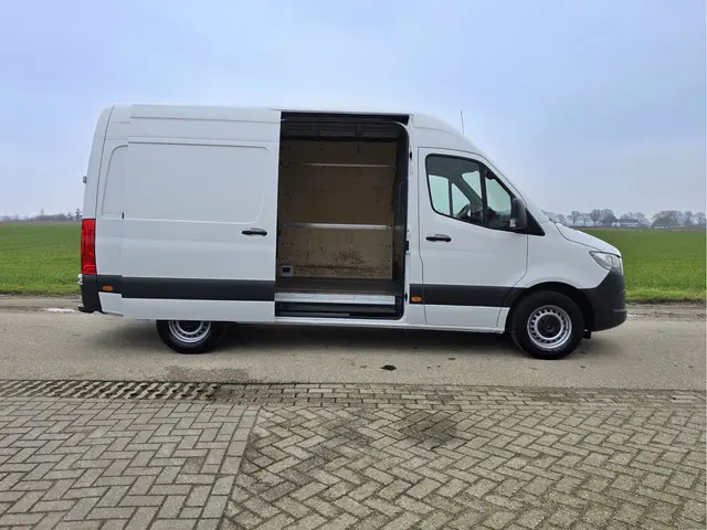 Mercedes-Benz Sprinter 317 1.9 CDI L2 H2 RWD 2022 Diesel 25