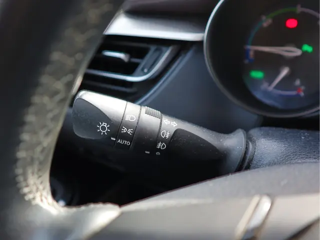 Toyota C-HR 1.8 Hybrid Executive 2017 Hybride Benzine 10