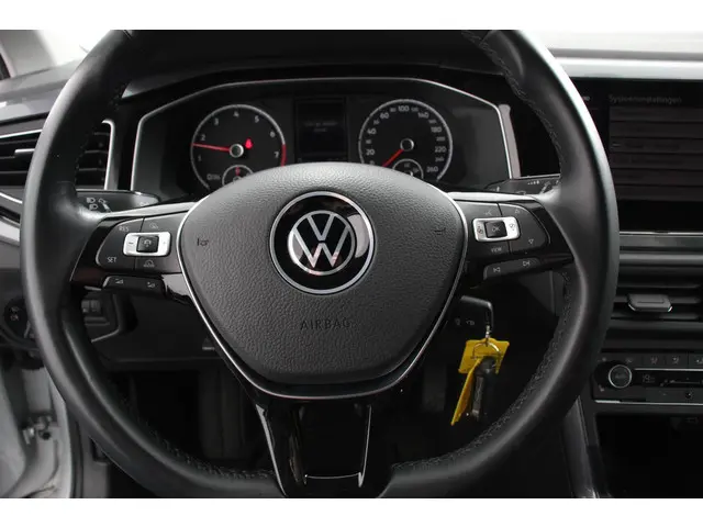 Volkswagen Polo 1.0 TSI 110pk Highline 2021 Benzine 16