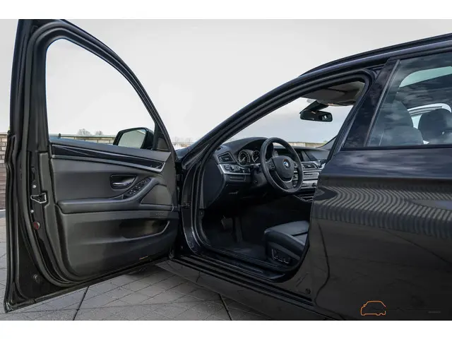 BMW 5 Serie Touring 535xi 2013 Benzine 16