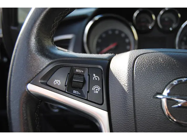 Opel Astra GTC 1.4 Turbo Design Edition 2013 Benzine 20