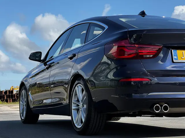 BMW 3 Serie 320i xDrive High Executive 2020 Benzine 21