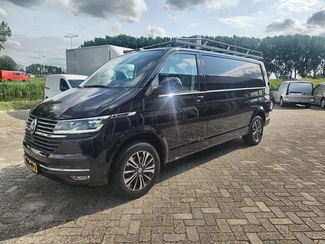 Volkswagen Transporter 2.0 TDI L2H1 28 2021 Diesel 10