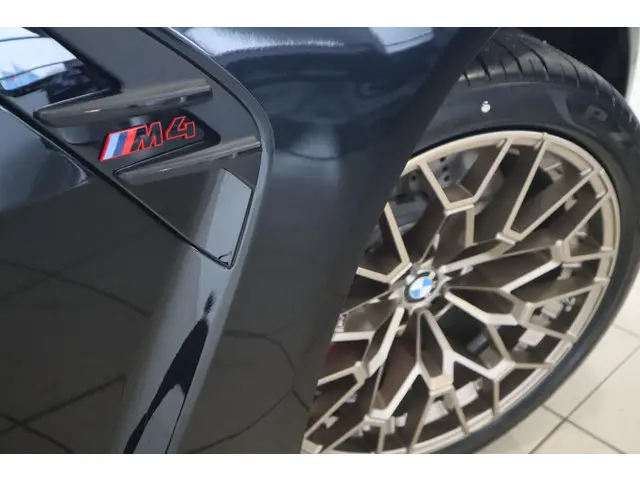 BMW M4 CS 2025 Benzine 45