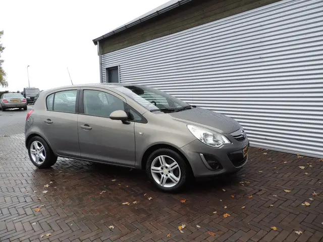 Opel Corsa 1.4 Turbo Cosmo 2013 Benzine 4