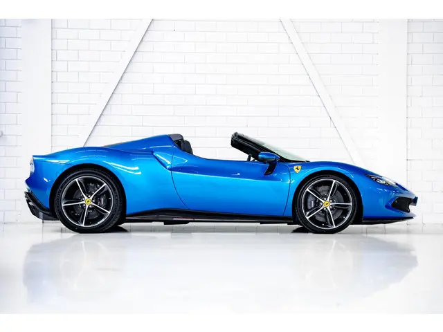 Ferrari 296 GTS 2024 Hybride Benzine 2