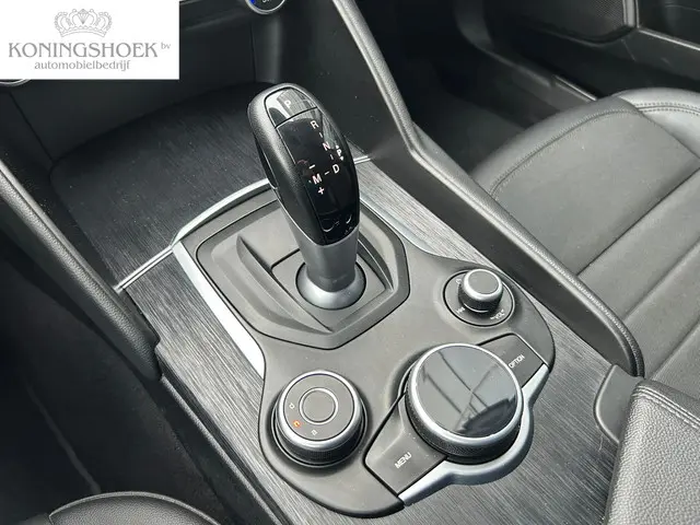 Alfa Romeo Giulia 2.0T Super 2019 Benzine 15