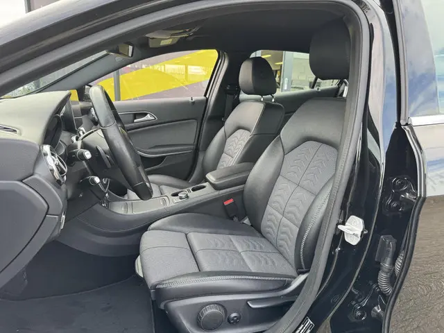 Mercedes-Benz GLA 180 Business Solution 2017 Benzine 14