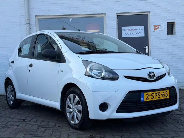 Toyota Aygo 1.0 VVT-i Now 5-deurs Airco 2013 Benzine 3