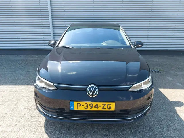 Volkswagen Golf 1.5 TSI Life Business 2021 Benzine 4