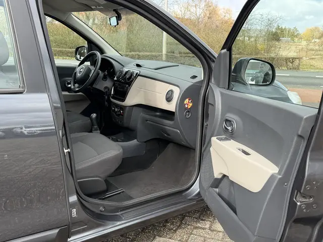 Dacia Lodgy 1.2 TCe Lauréate 5p. 2013 Benzine 17