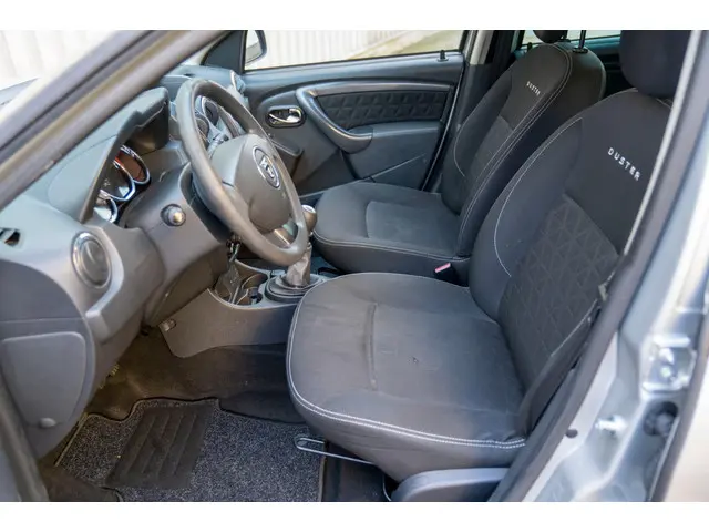 Dacia Duster 1.2 TCe 4x2 Lauréate 2015 Benzine 15