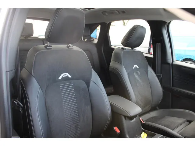 Ford Kuga 2.5 PHEV Active X 2024 Hybride Benzine 15