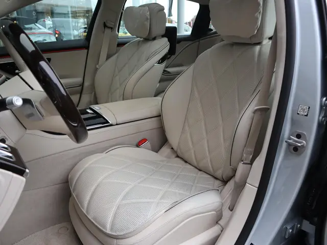 Mercedes-Benz S-Klasse 680 4MATIC Maybach 2023 Benzine 13