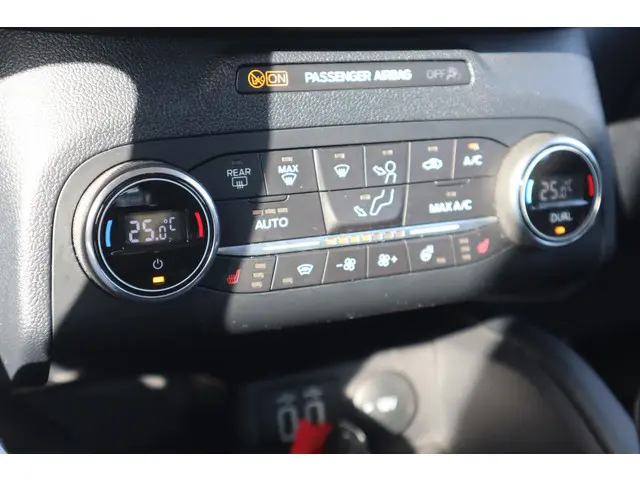 Ford Kuga 1.5 EcoBoost Titanium 2021 Benzine 37