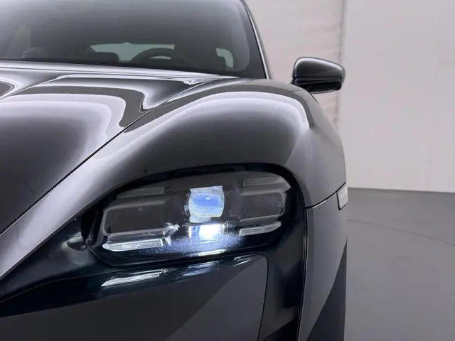 Porsche Taycan Performance 84 kWh 2024 Elektrisch 14