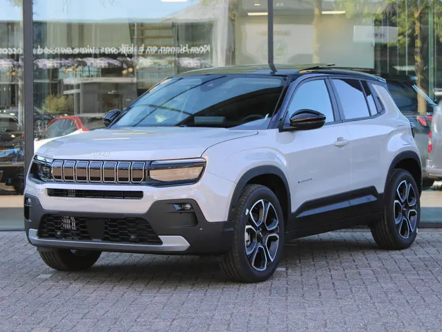 Jeep Avenger 1.2 e-Hybrid Summit 2026 Hybride Benzine 4