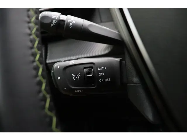 Peugeot e-2008 EV GT 50 kWh 2022 Elektrisch 32