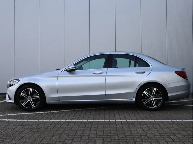 Mercedes-Benz C-Klasse 180 Avantgarde 2020 Benzine 14