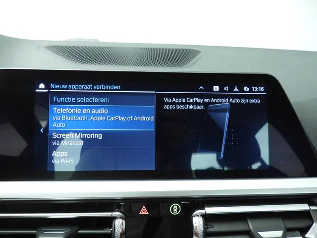 BMW 3 Serie Sedan 330e 2019 Hybride Benzine 29