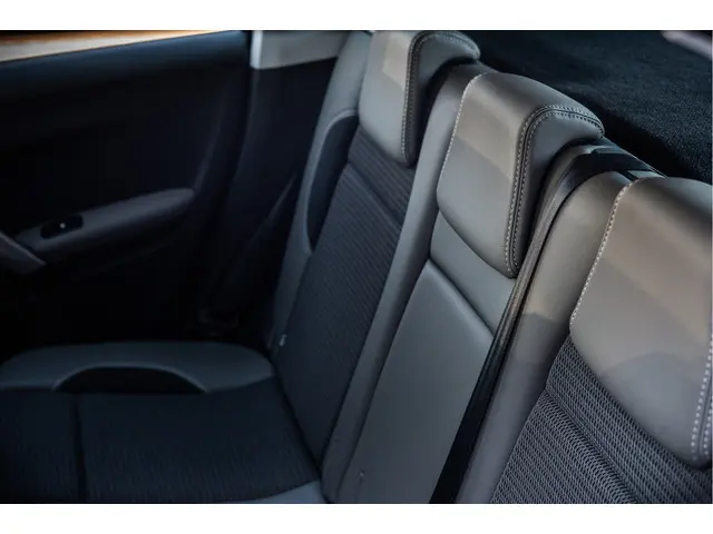 Peugeot 2008 1.2 PureTech Allure 2019 Benzine 35