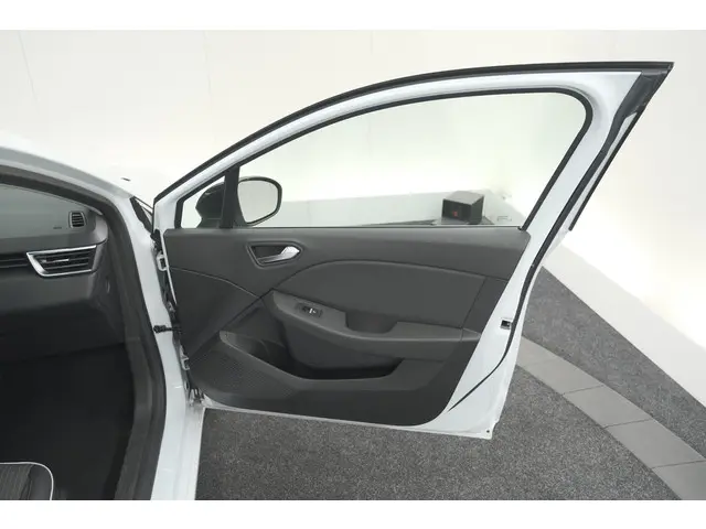 Renault Clio TCe 100 EDC Intens 2021 Benzine 73