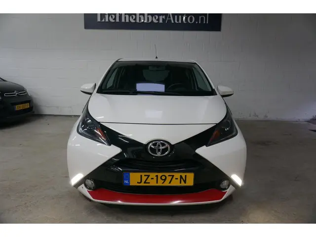 Toyota Aygo 1.0 VVT-i x-sport 2016 Benzine 2