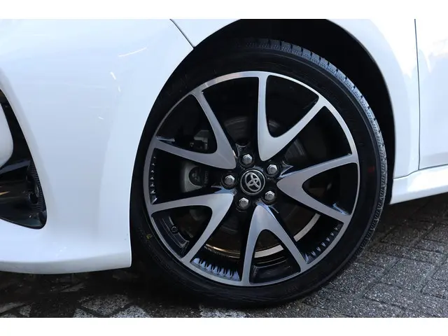 Toyota Yaris 1.5 Hybrid Executive 2020 Hybride Benzine 8