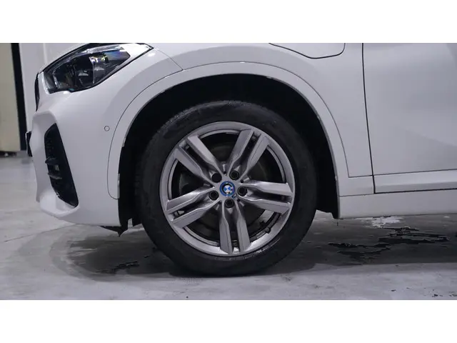 BMW X1 xDrive25e m Sport 2022 Hybride Benzine 9