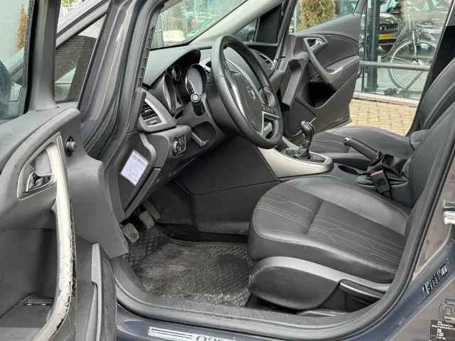 Opel Astra 1.4 Turbo Sport 2012 Leder/stof 2012 Benzine 18