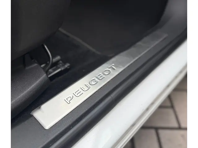 Peugeot 5008 1.6 e-THP GT-Line - 7 personen 2018 Benzine 49
