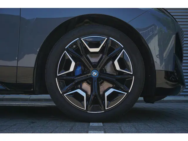BMW iX xDrive50 2024 Elektrisch 7
