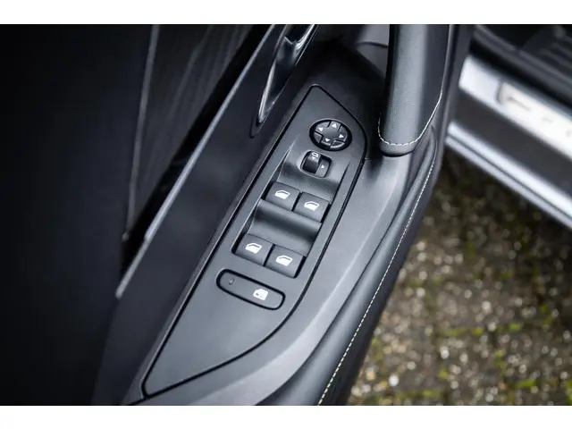 Peugeot e-2008 EV GT Première 50 kWh 2020 Elektrisch 32