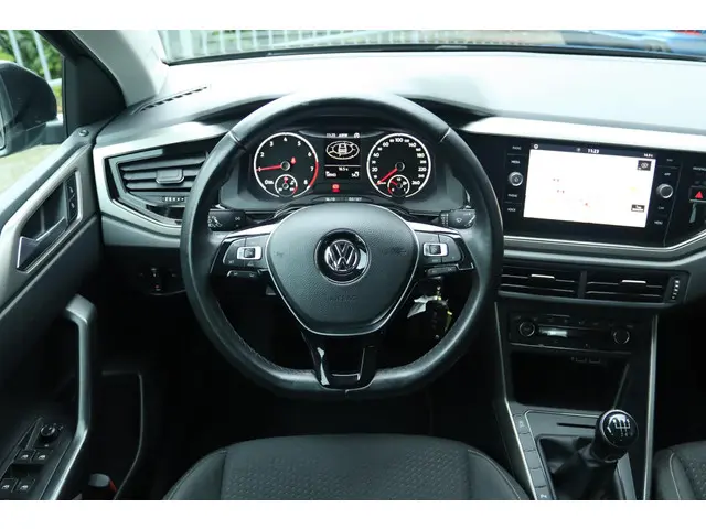 Volkswagen Polo 1.0 TSI COMFORTLINE 2017 Benzine 17
