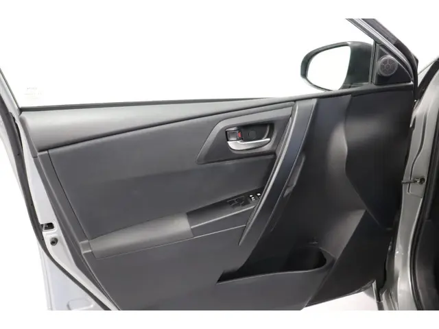 Toyota Auris 1.3 Now 2016 Benzine 10