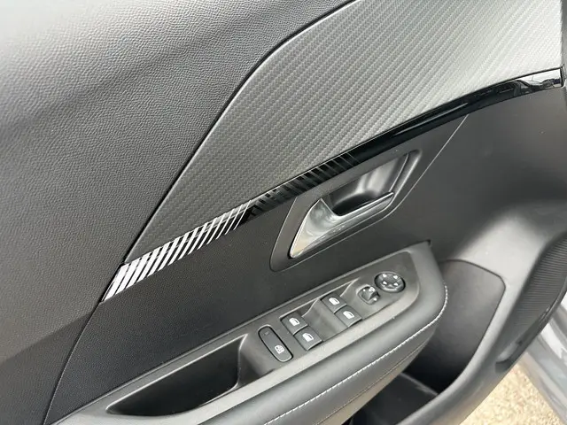 Peugeot 208 1.2 Turbo 100 PK Allure 2024 Benzine 10