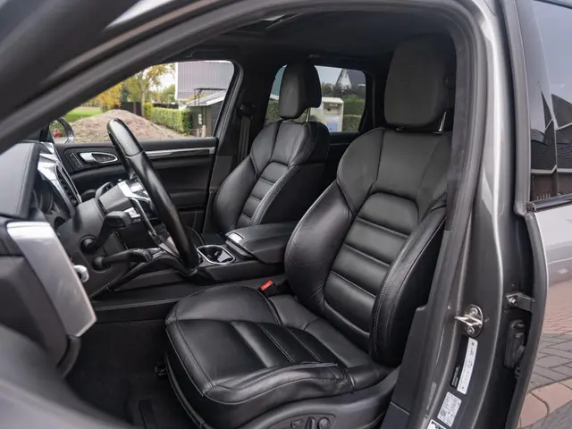 Porsche Cayenne 2