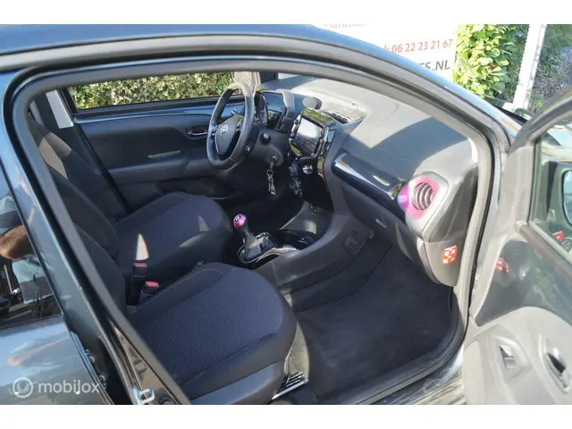 Toyota Aygo 1.0 VVT-i x-clusiv met open dak 2020 Benzine 12