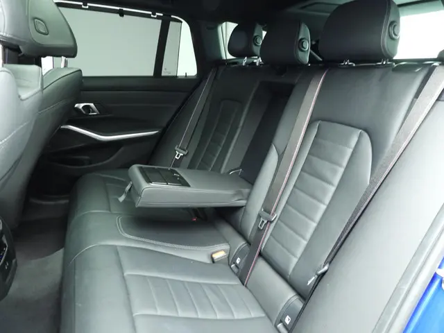 BMW 3 Serie Touring 320i 2024 Benzine 8