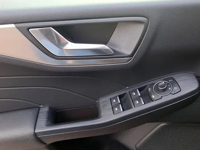 Ford Kuga 2.5 PHEV Titanium X 2022 Hybride Benzine 10