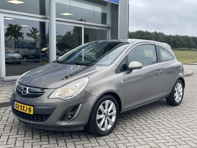 Opel Corsa 1.4-16V Cosmo 2012 Benzine 2