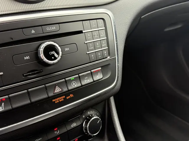 Mercedes-Benz GLA 180 2015 Benzine 18