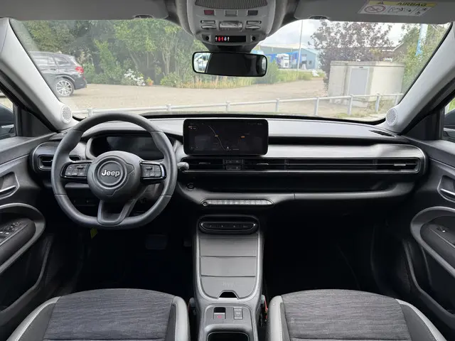 Jeep Avenger Longitude 54 kWh Aut. 2024 Elektrisch 17