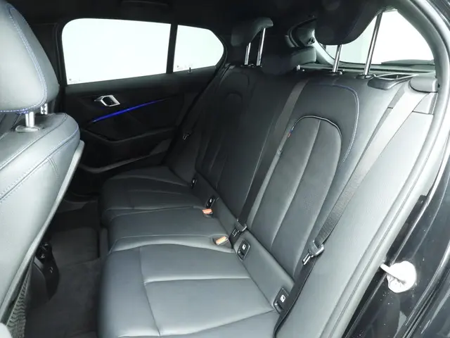 BMW 1 Serie 5-deurs 118i 2020 Benzine 8