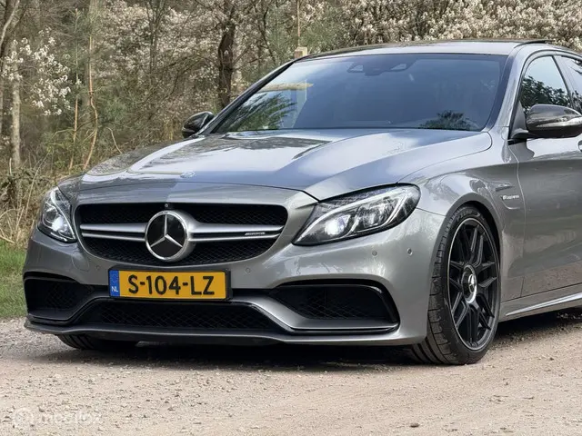 Mercedes-Benz C-Klasse AMG 63 2015 Benzine 22