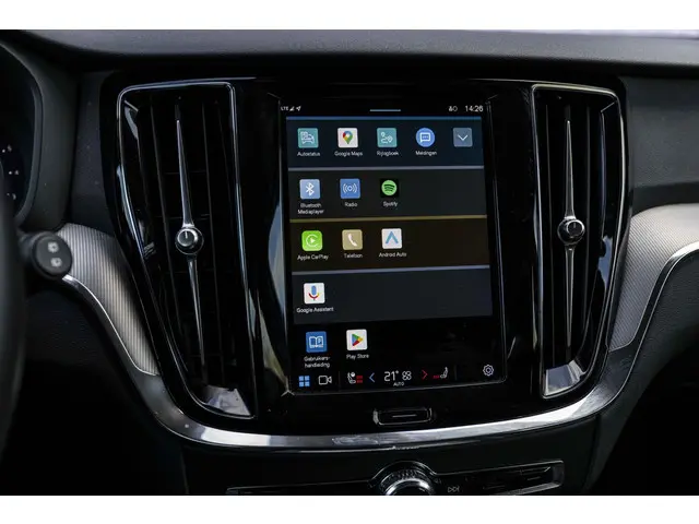 Volvo V60 2.0 B3 Essential Edition 2023 Benzine 19