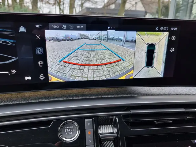 Peugeot 3008 1.2 Hybrid 136 GT 2024 Hybride Benzine 15