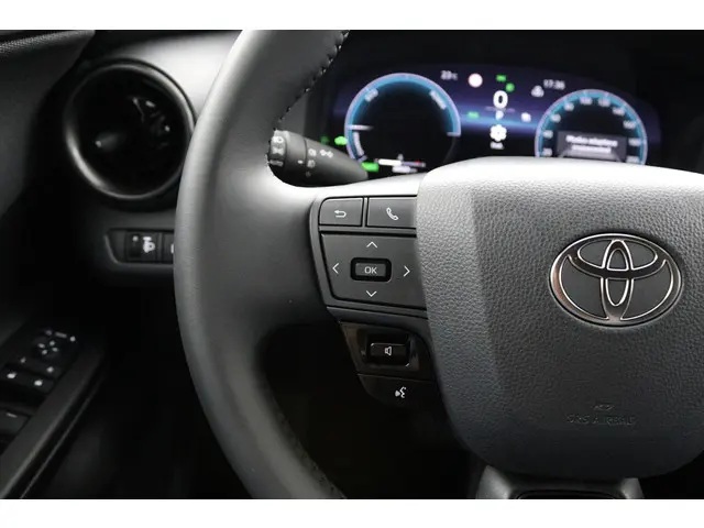Toyota C-HR 1.8 Hybrid 140 Dynamic 2024 Hybride Benzine 19
