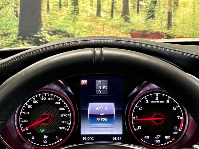 Mercedes-Benz C-Klasse AMG 63 2017 Benzine 11